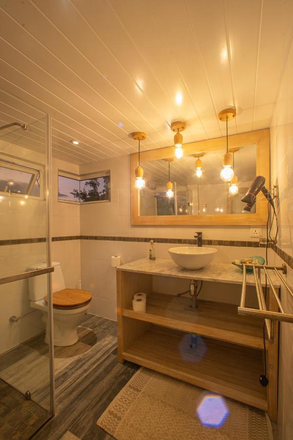 Between 2 Waters Villa, Free Car Offered. *