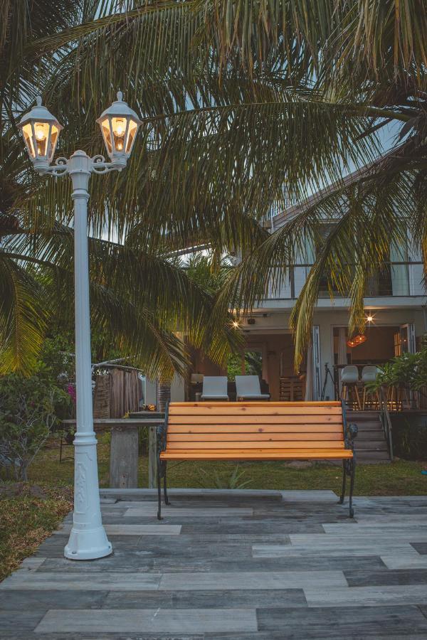Villa Between 2 Waters Villa, Free Car Offered. Tamarin