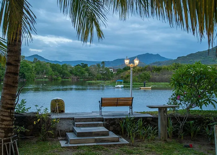 Between 2 Waters Villa, Free Rental Car Offered.