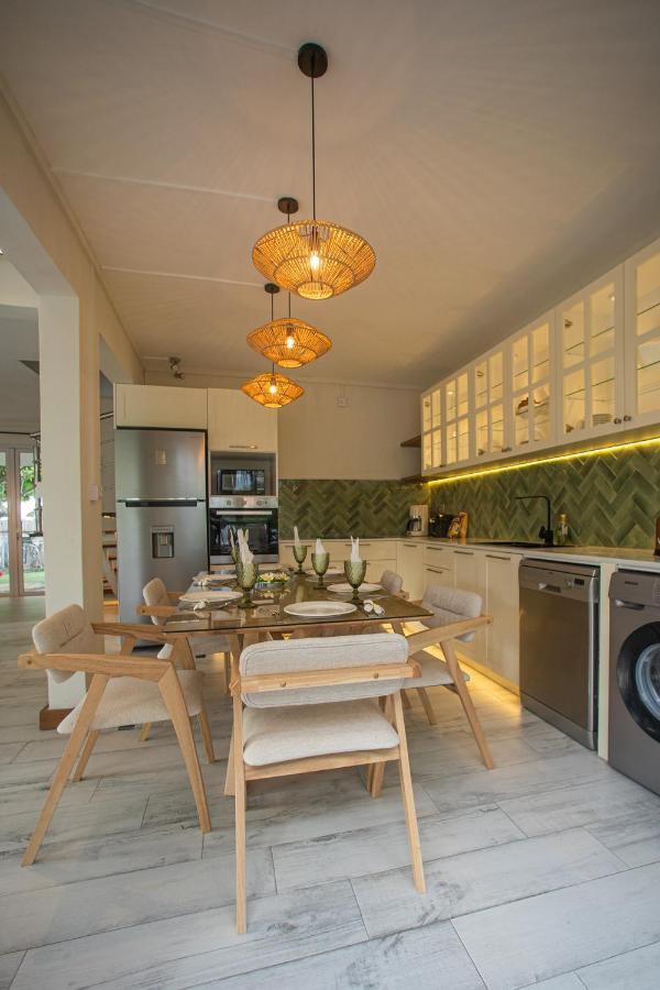 Between 2 Waters Villa, Free Car Offered. Tamarin