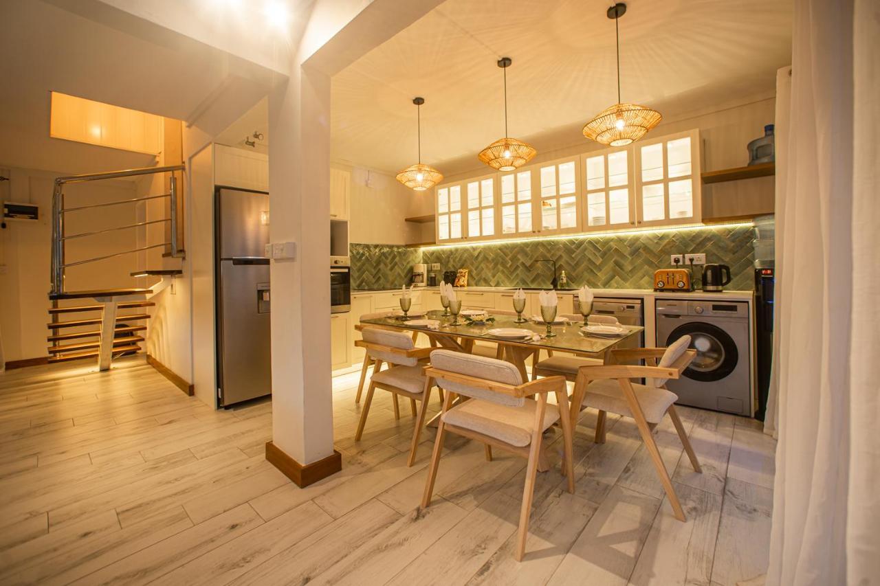 Villa Between 2 Waters Villa, Free Car Offered. *