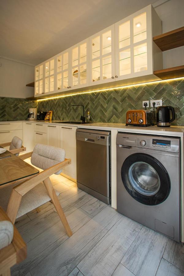 Between 2 Waters Villa, Free Car Offered. Villa *